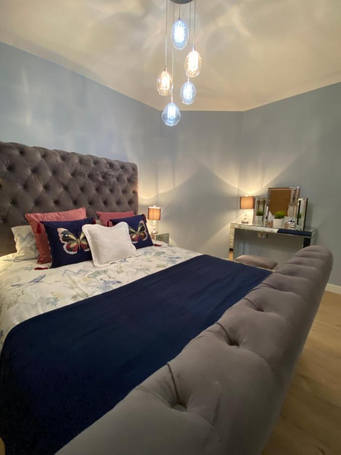 Lovely 3 Bed With Jacuzzi, Close To Airport, Driveway, Wifi Daire Edinburgh Dış mekan fotoğraf